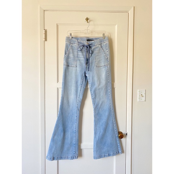 Risen | Mid Rise Jogger Flare Jeans Drawstring Light Wash - Picture 2 of 13